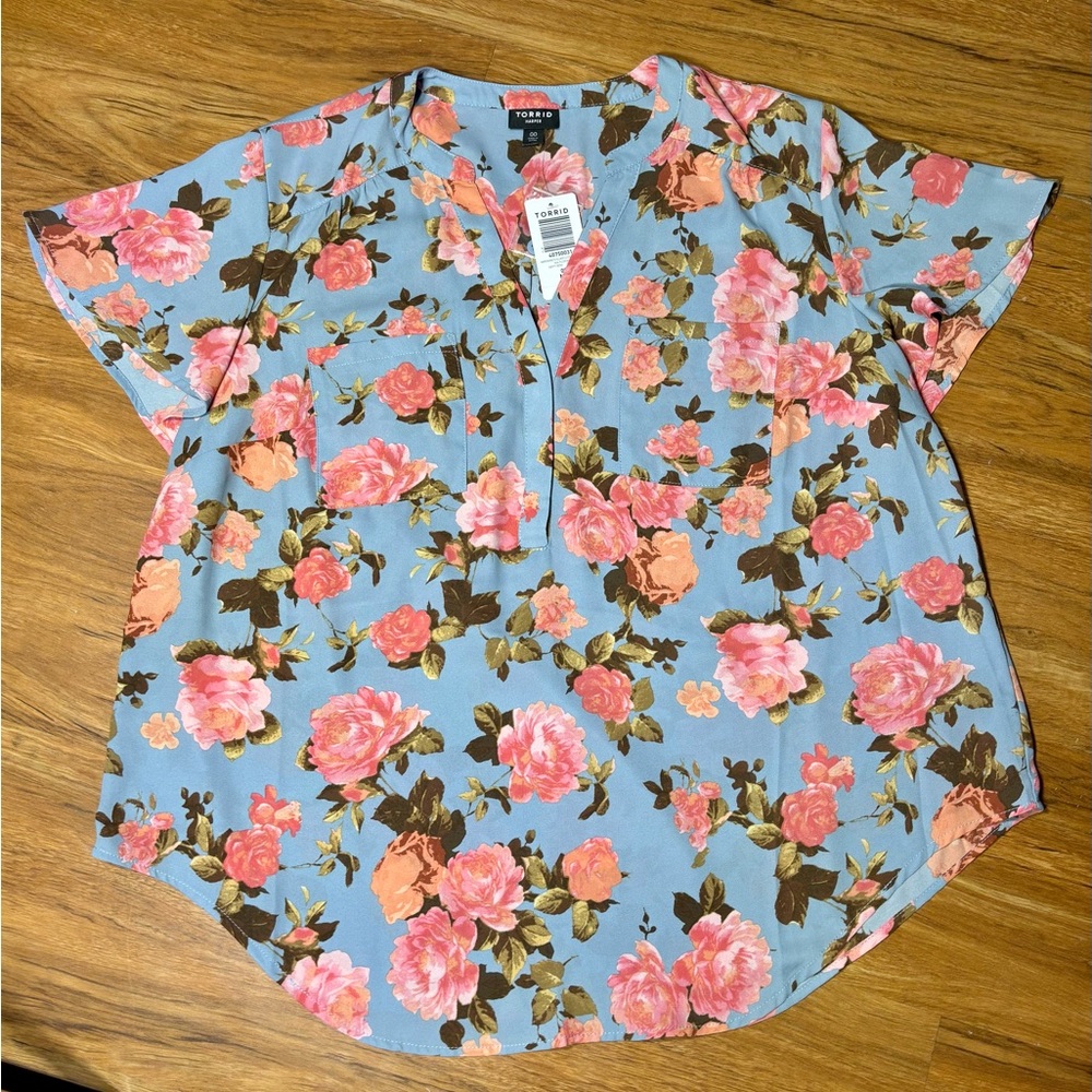 Torrid Harper Georgette Pullover Flutter Blouse. Torrid size: 00 / 10 / M/L.